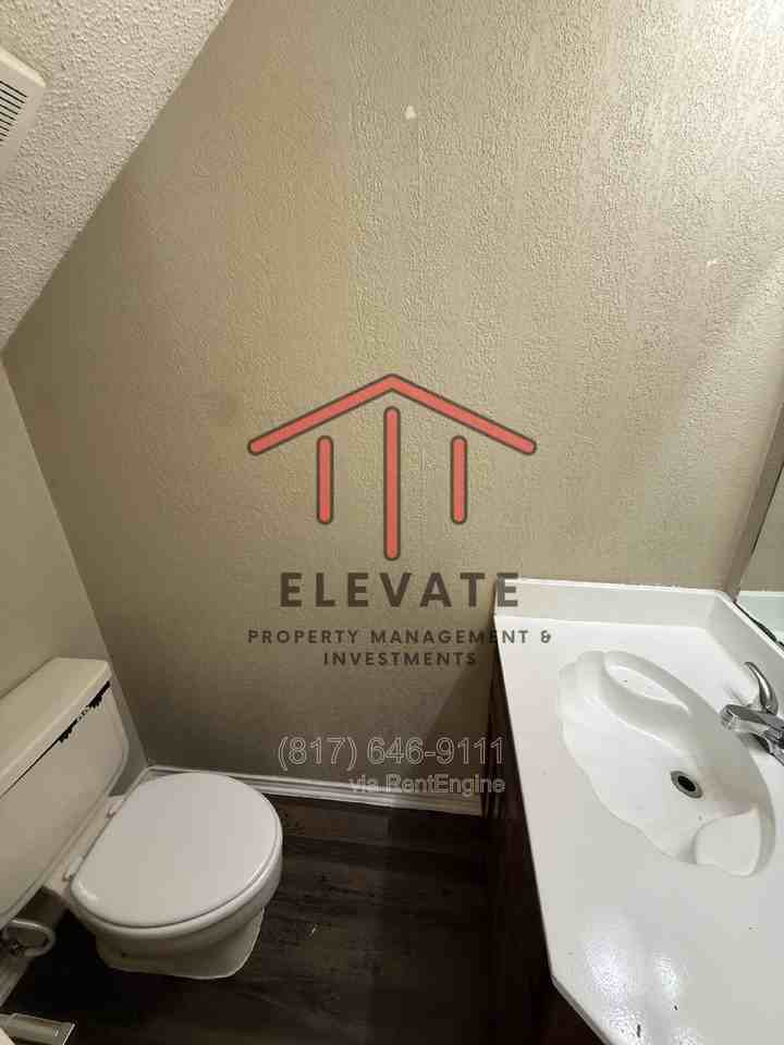 5904 Holiday Ln - Photo 6 of 14