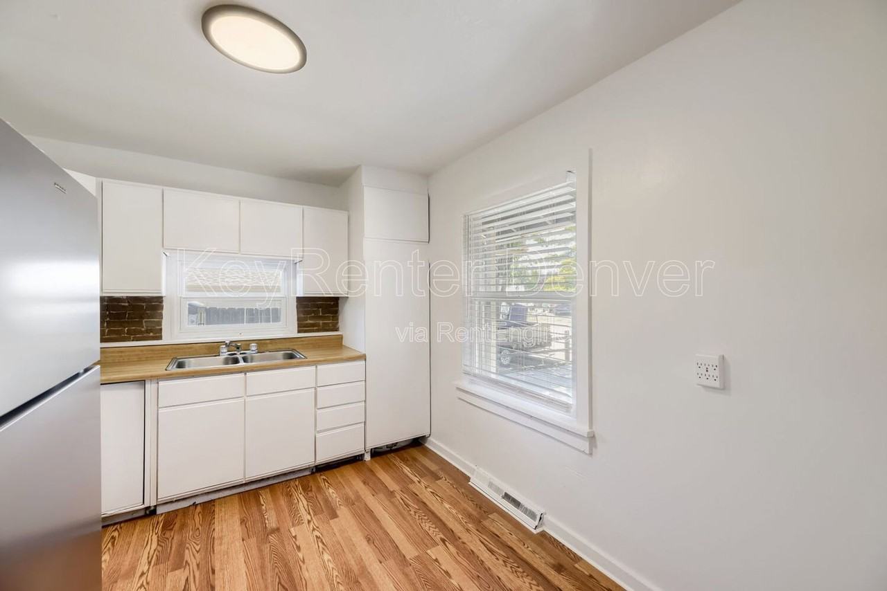 1220 Upham St - Photo 4 of 12