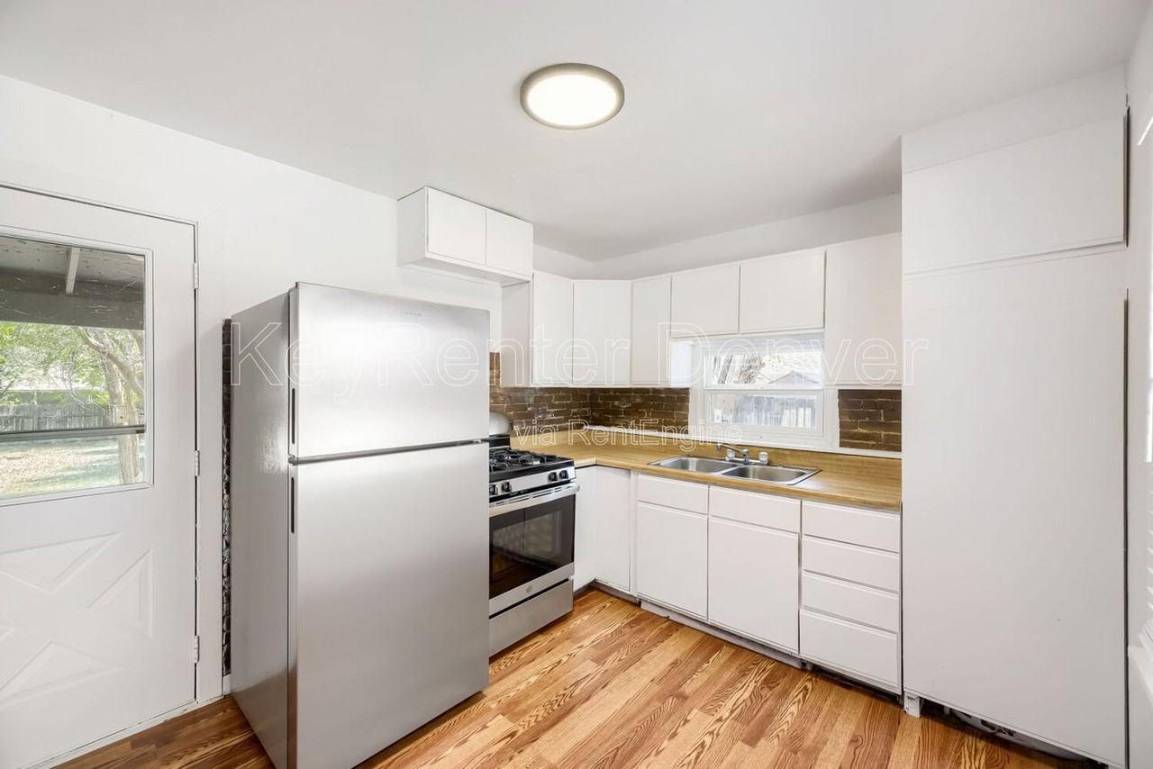 1220 Upham St - Photo 5 of 12