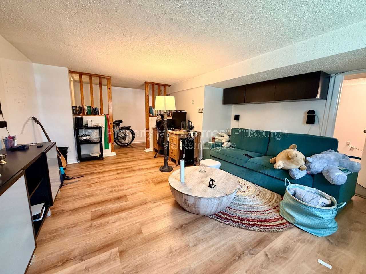 433 Ella St - Photo 3 of 27