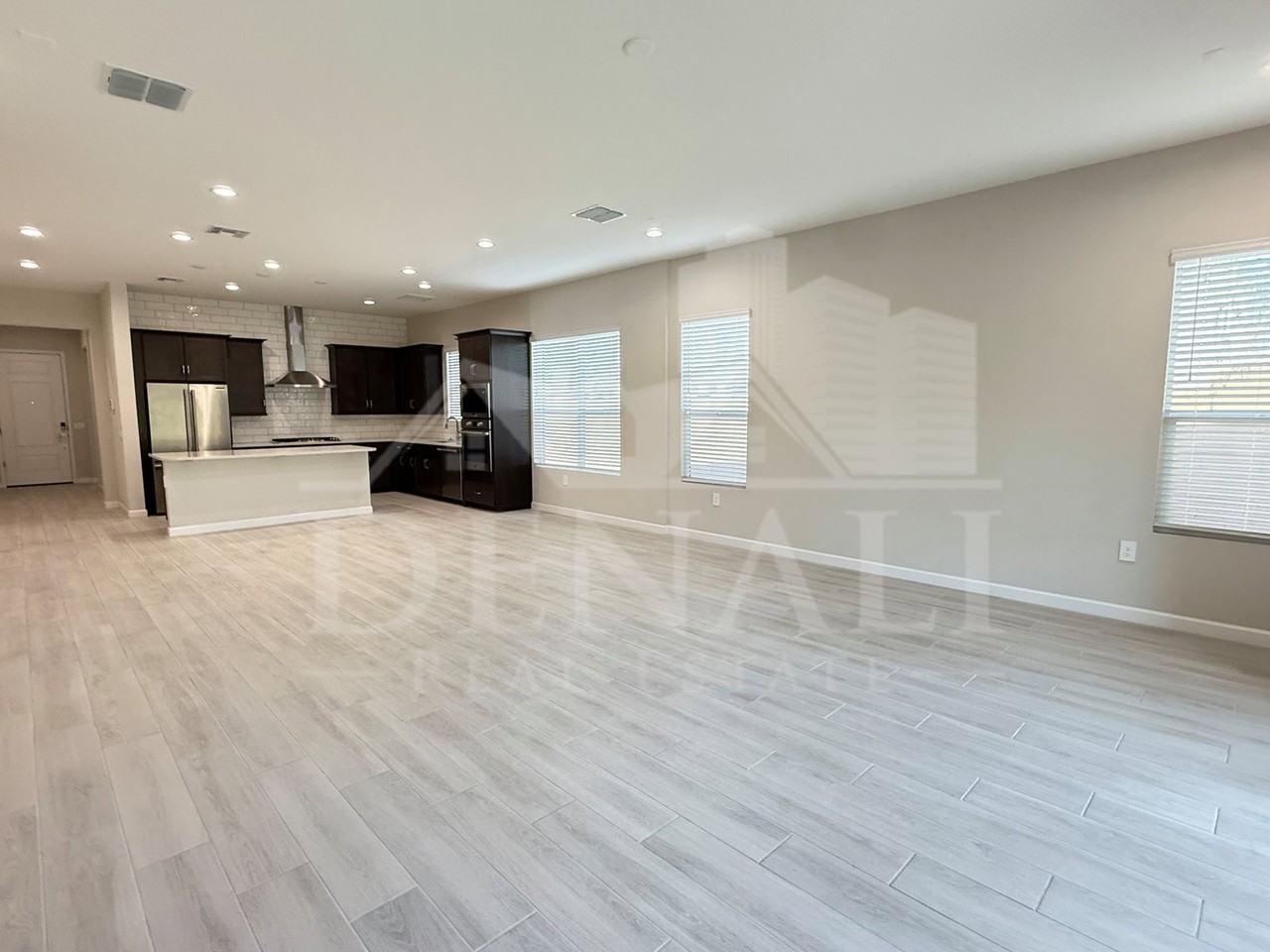 6010 E Quail Ave - Photo 5 of 21