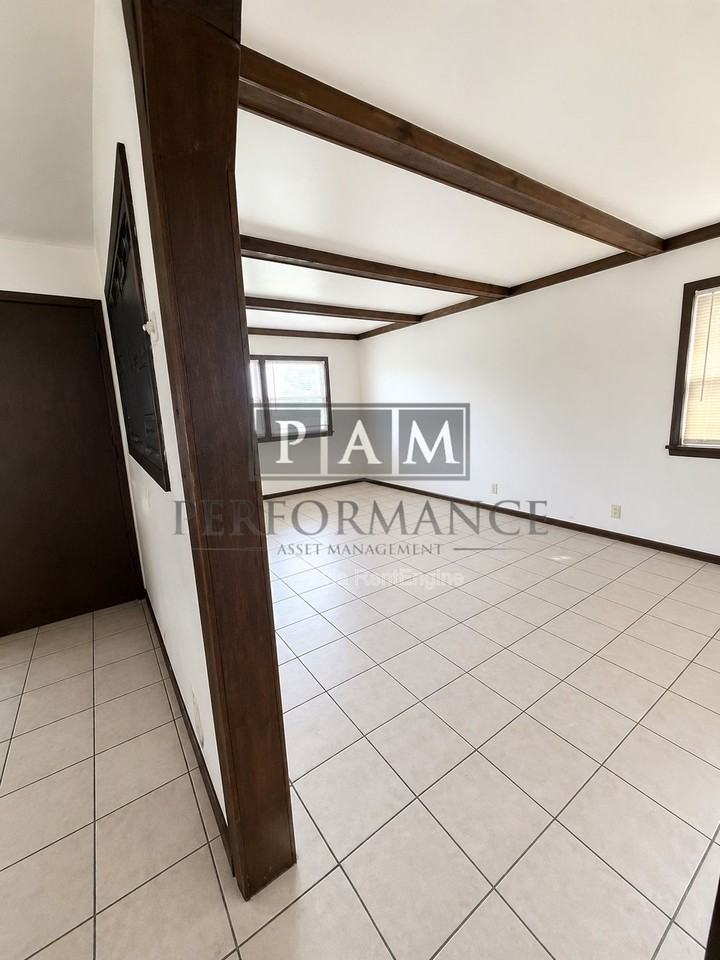 6535 N 58th St - Photo 3 of 13