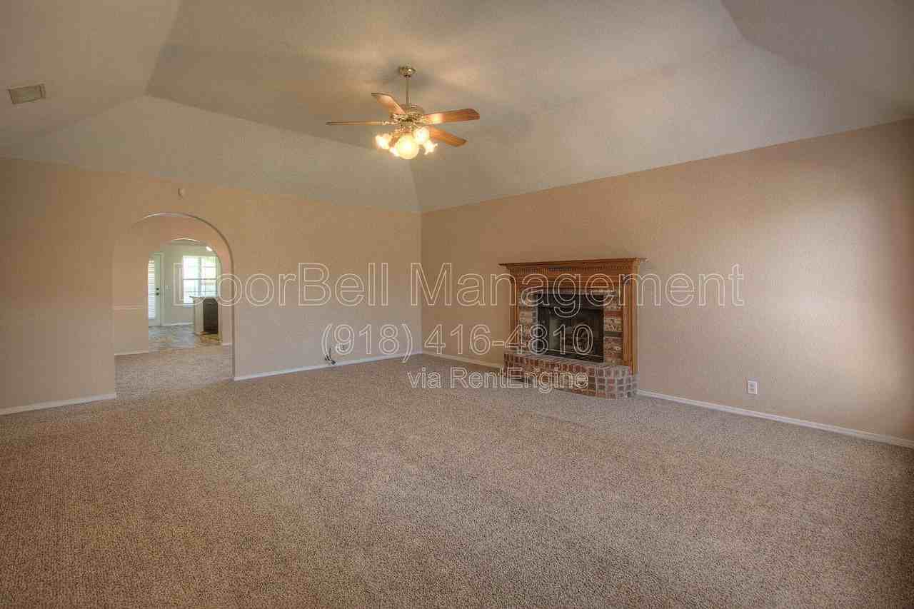 2520 W Honolulu St - Photo 3 of 24