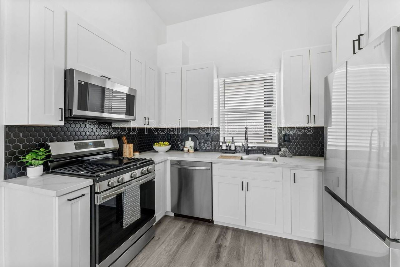 5256 Adams Ave #5 - Photo 4 of 26