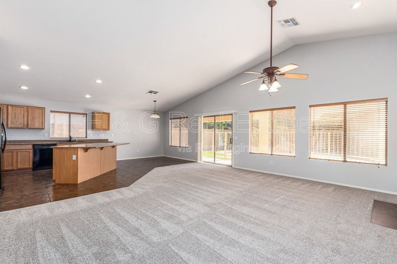 10315 E Jan Ave - Photo 2 of 23