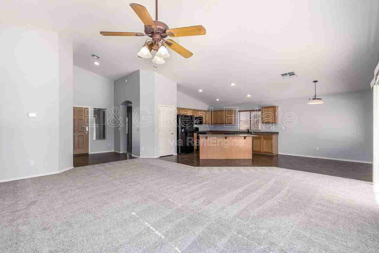 10315 E Jan Ave - Photo 3 of 23