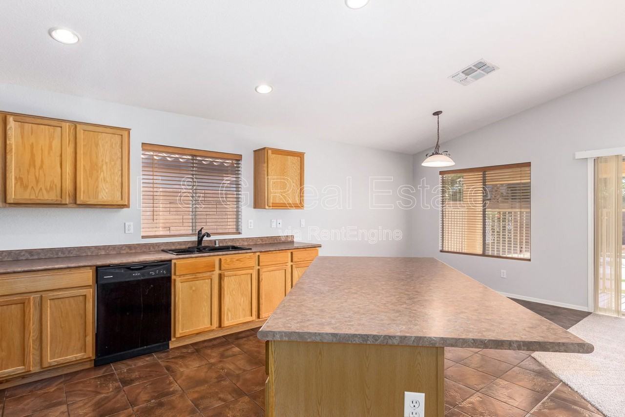 10315 E Jan Ave - Photo 6 of 23