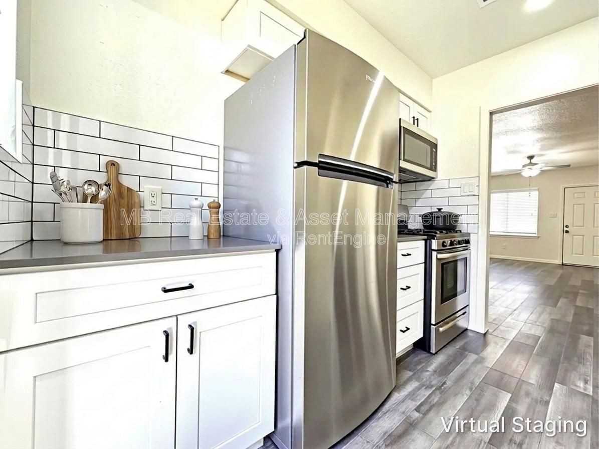 1505 E Oak St #E - Photo 4 of 9