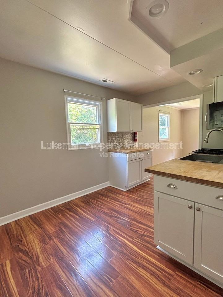 217 Wallace Ave - Photo 5 of 18