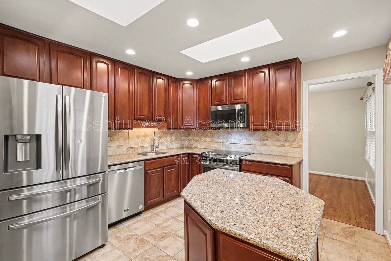 6117 Lynley Ter - Photo 5 of 38