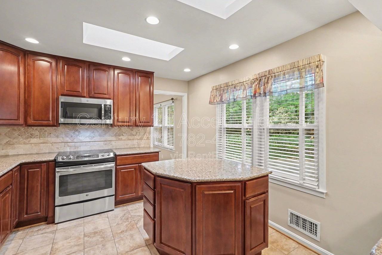 6117 Lynley Ter - Photo 6 of 38