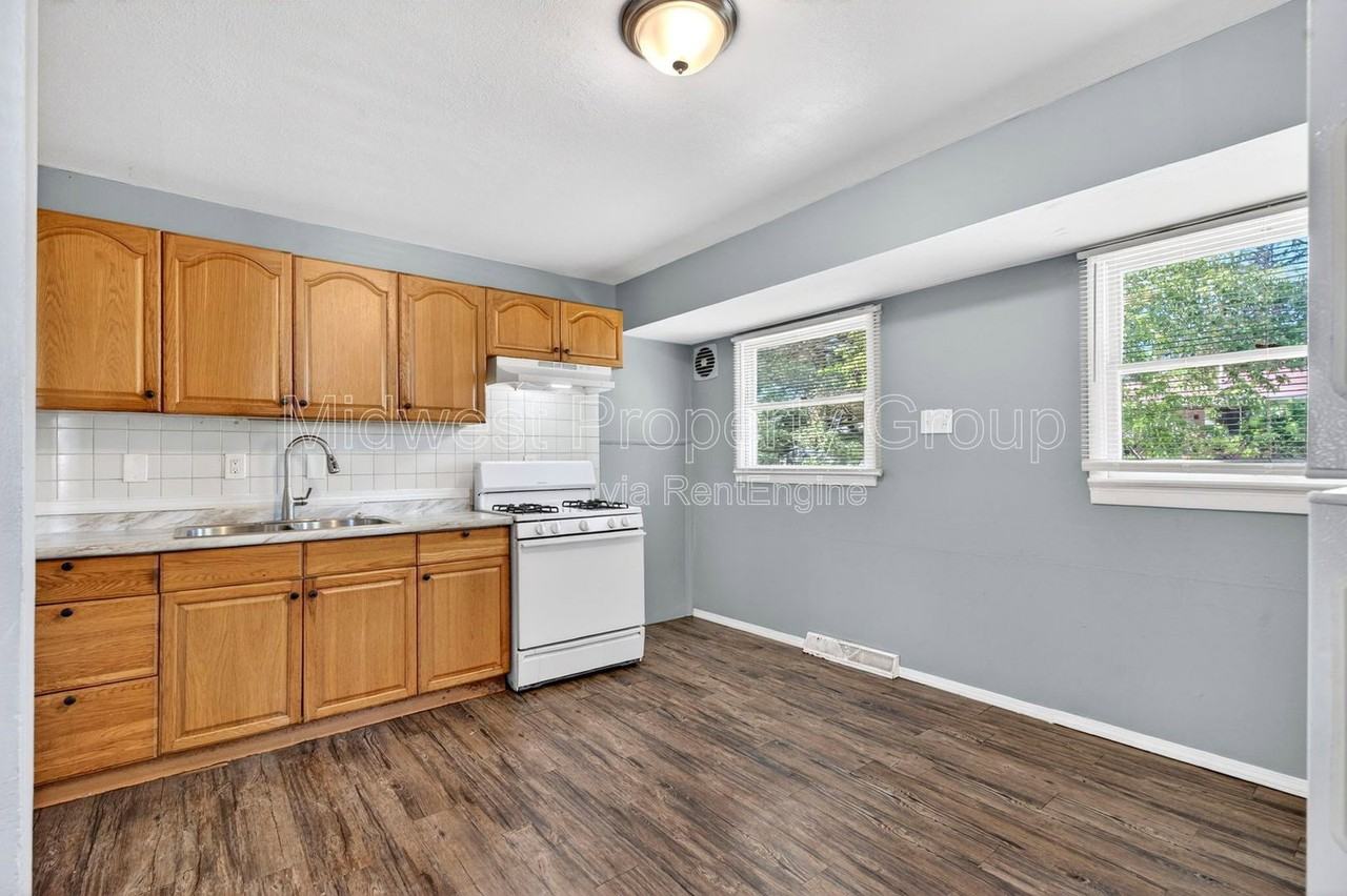 409 Shepley Dr - Photo 5 of 26