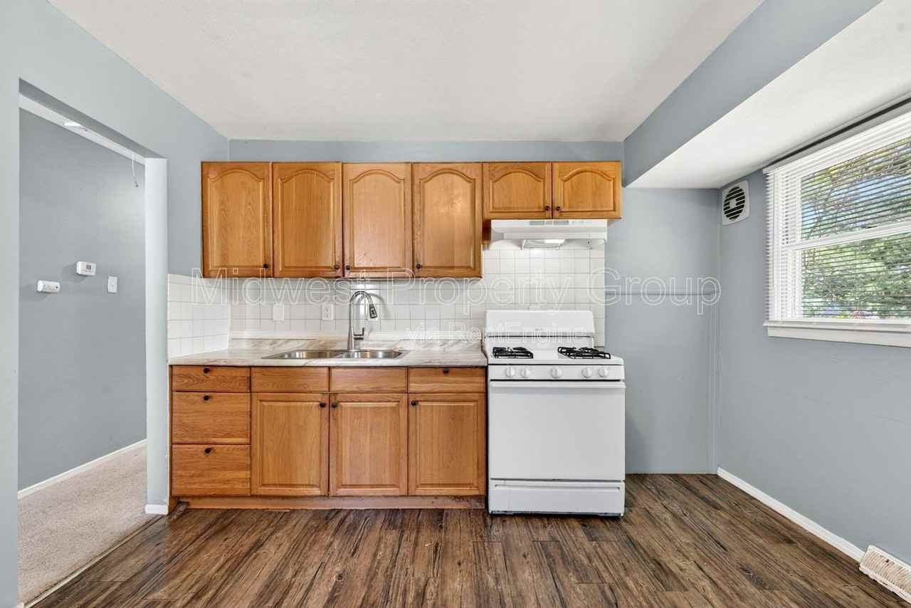 409 Shepley Dr - Photo 6 of 26