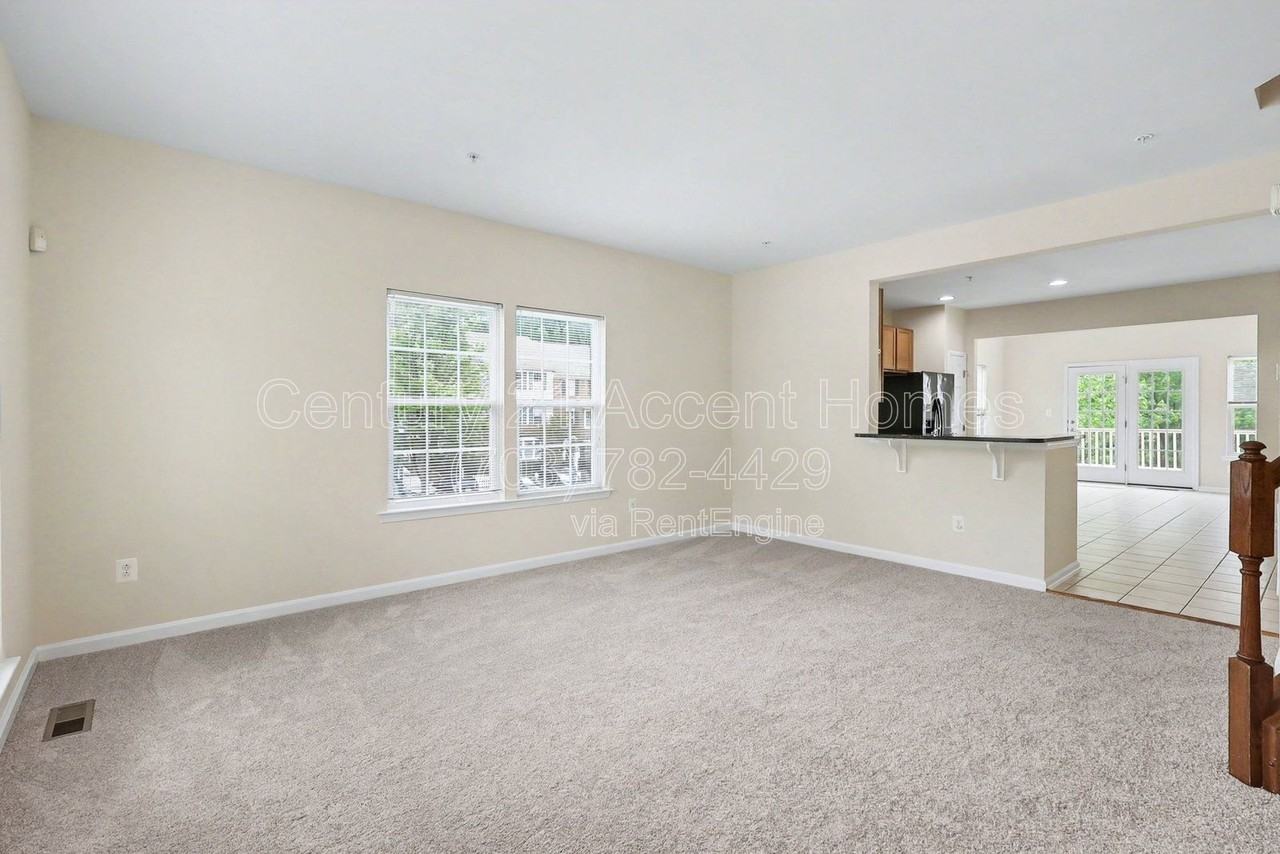 23515 Forest Haven Way - Photo 3 of 39