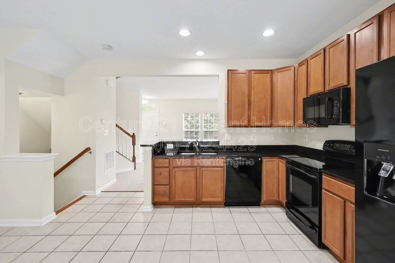 23515 Forest Haven Way - Photo 4 of 39