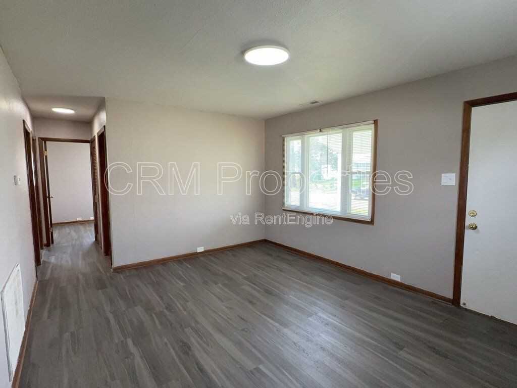 1007 E North St - Photo 3 of 25