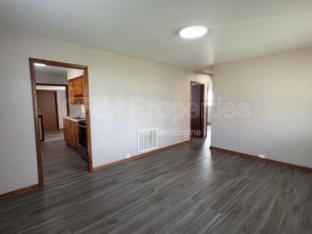 1007 E North St - Photo 4 of 25