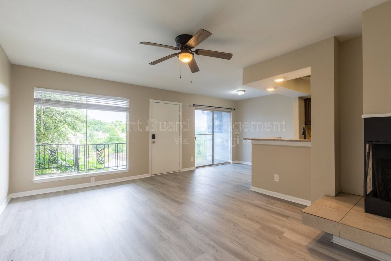 2236 Ridgmar Plz #40 - Photo 2 of 37