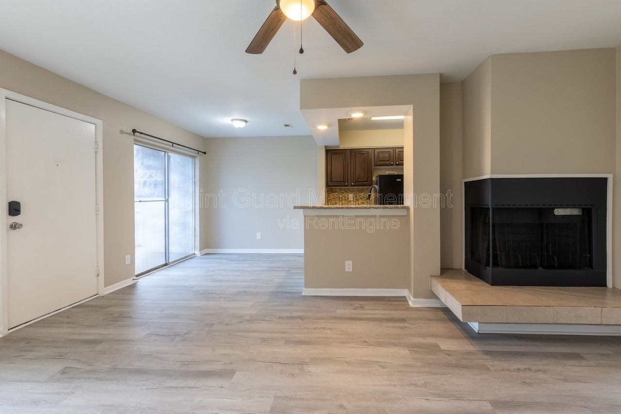 2236 Ridgmar Plz #40 - Photo 3 of 37