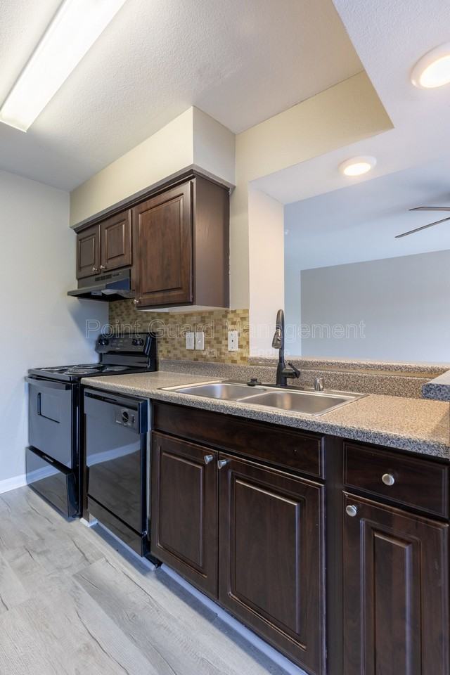 2236 Ridgmar Plz #40 - Photo 6 of 37
