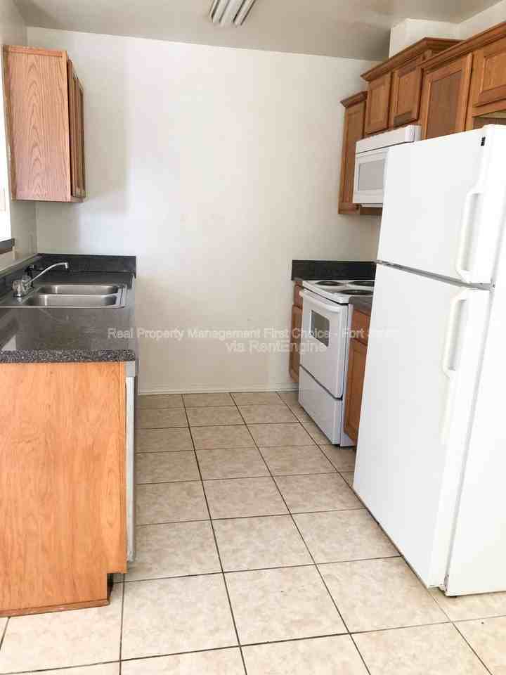 1447 Brazil Ave - Photo 3 of 13