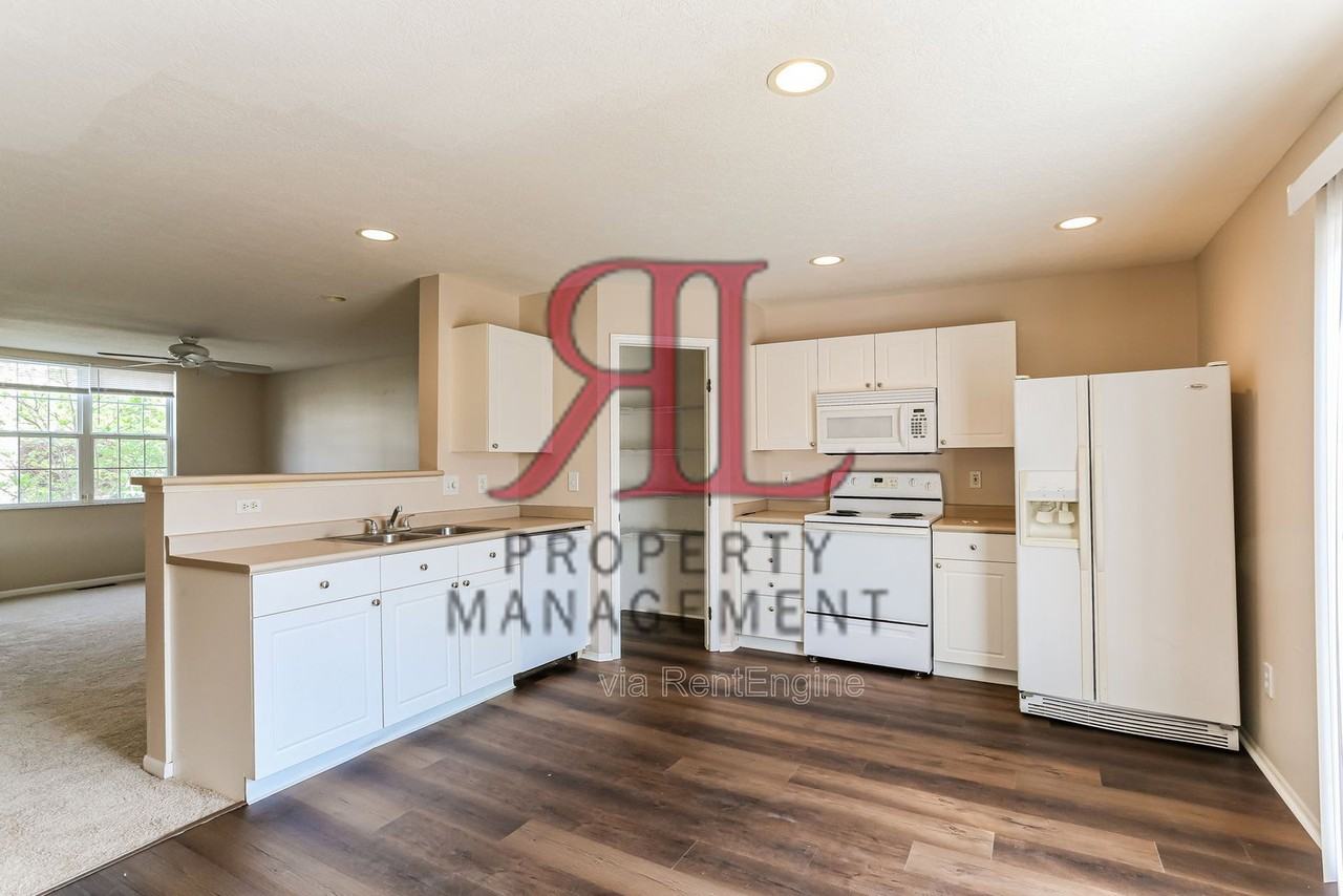 323 Oxford Oak Dr #1 - Photo 3 of 19