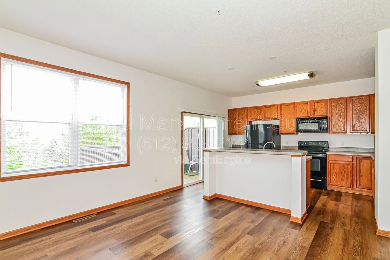 4572 Blaylock Cir - Photo 3 of 19