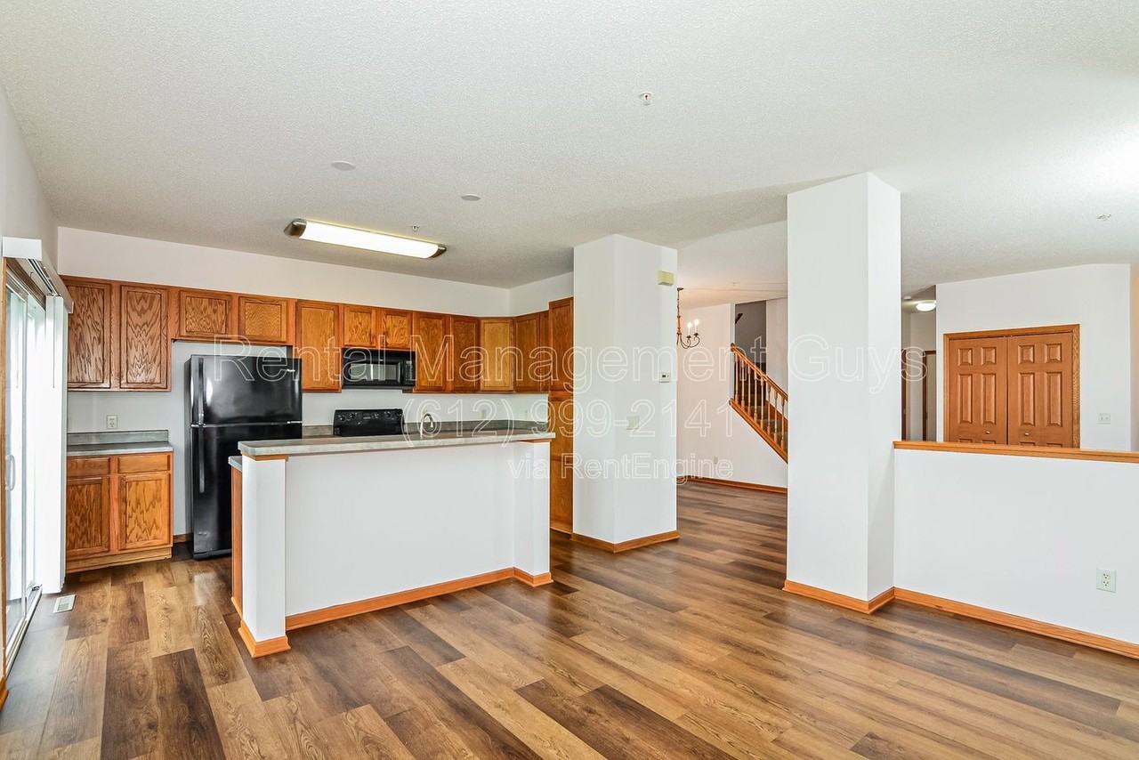 4572 Blaylock Cir - Photo 4 of 19