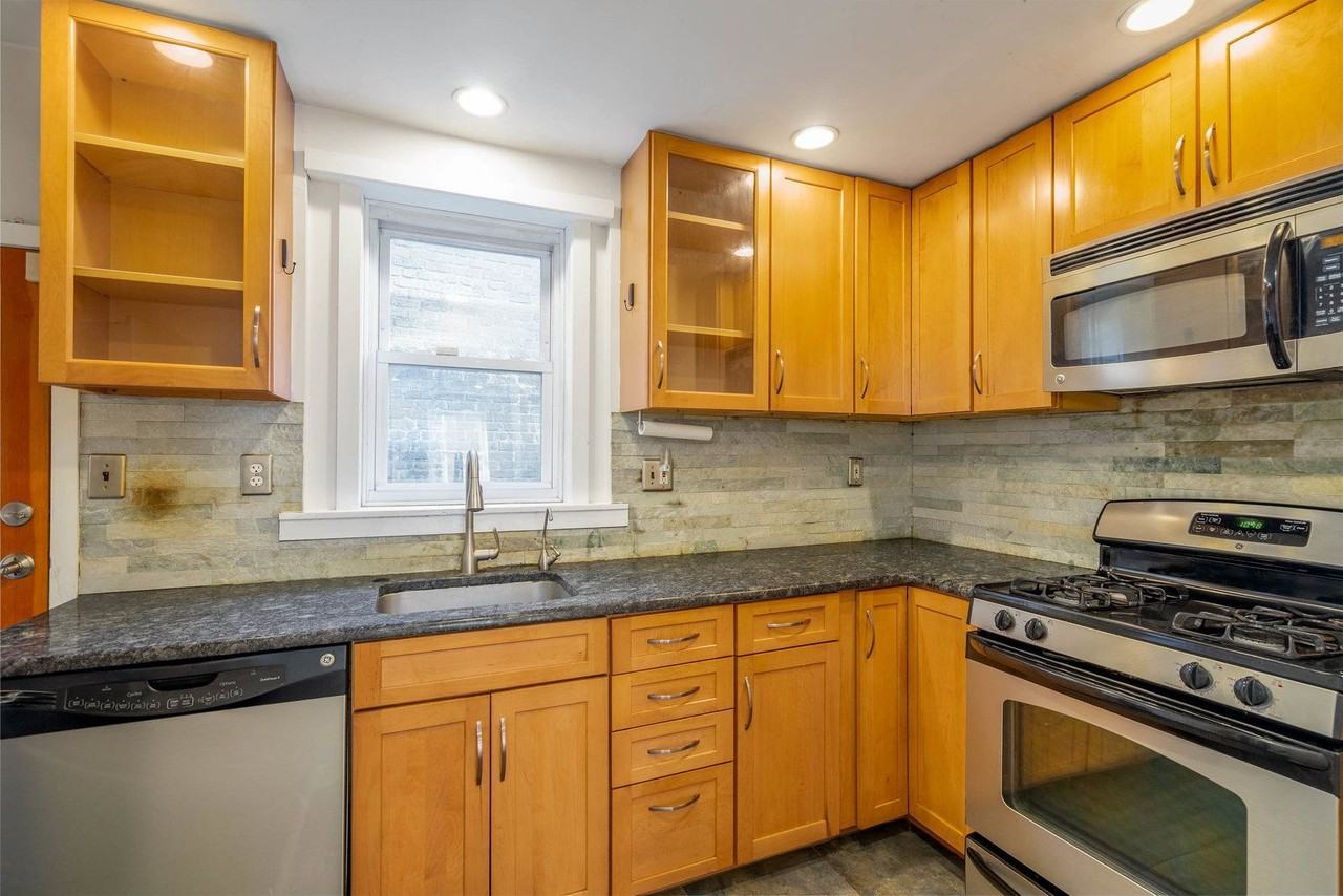 802 N Lecount St - Photo 2 of 27