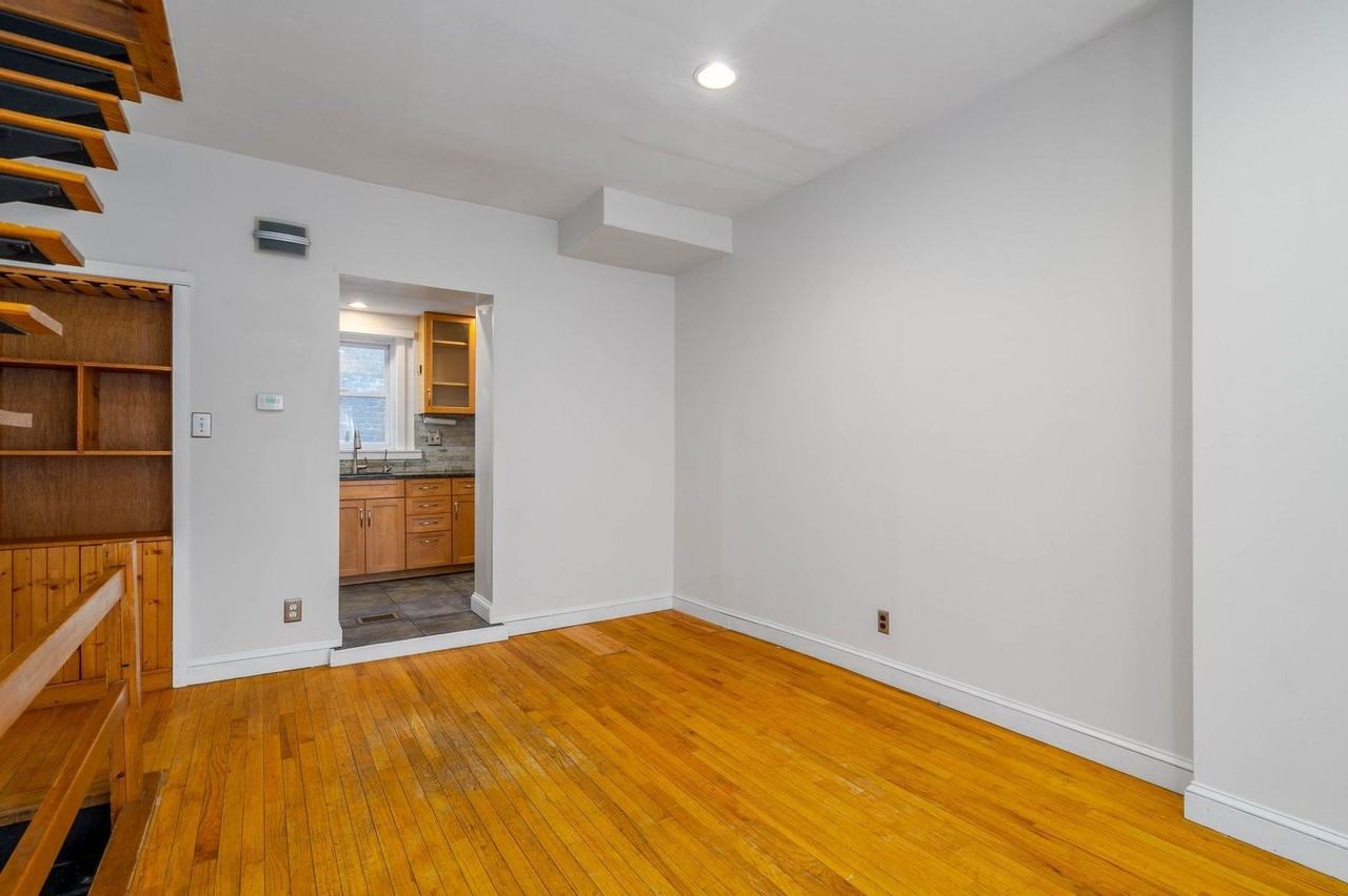 802 N Lecount St - Photo 5 of 27