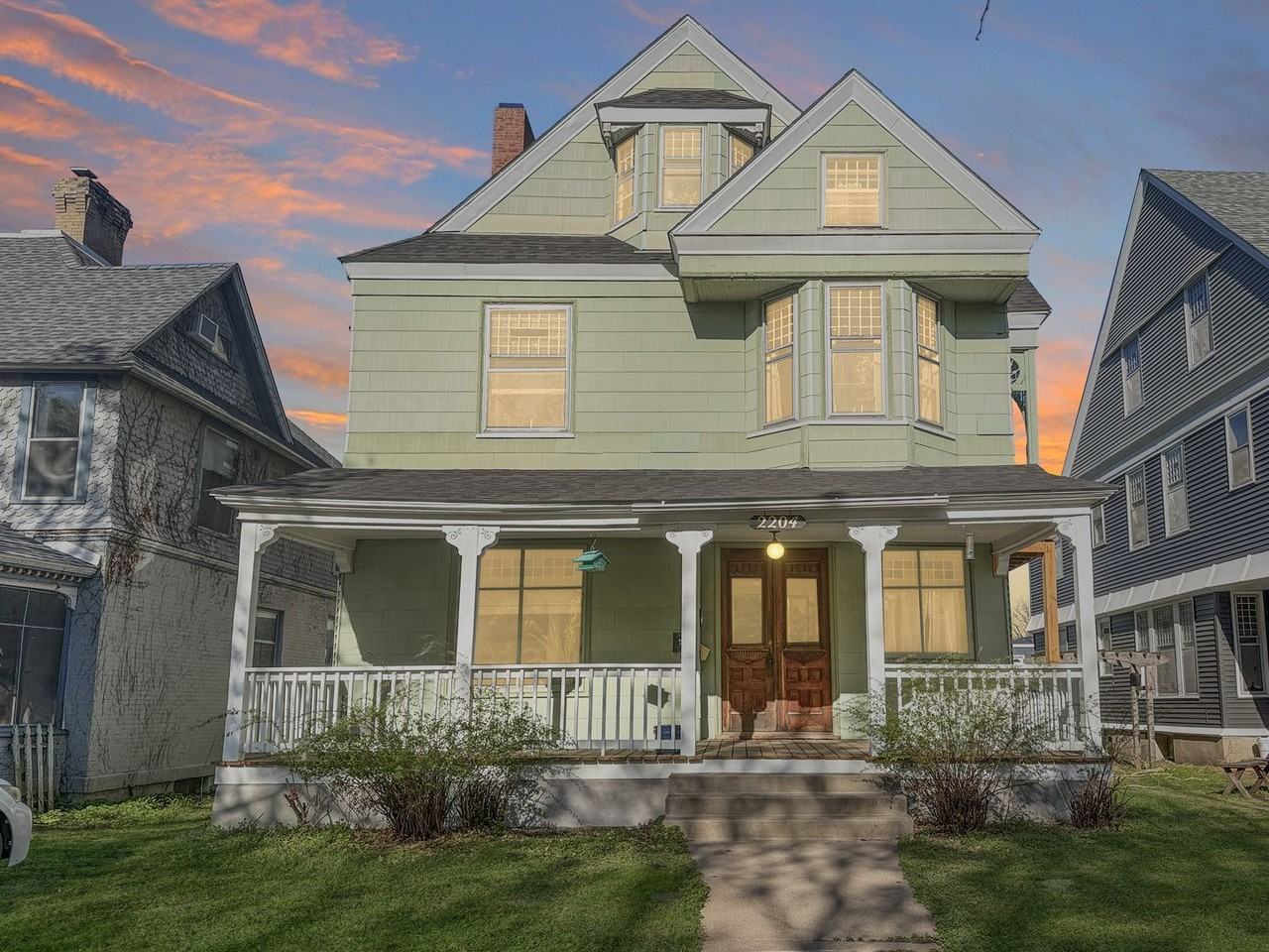 2204 Grand Ave S #1