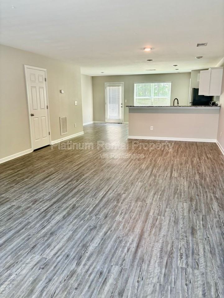 4456 Pinscher St - Photo 7 of 37