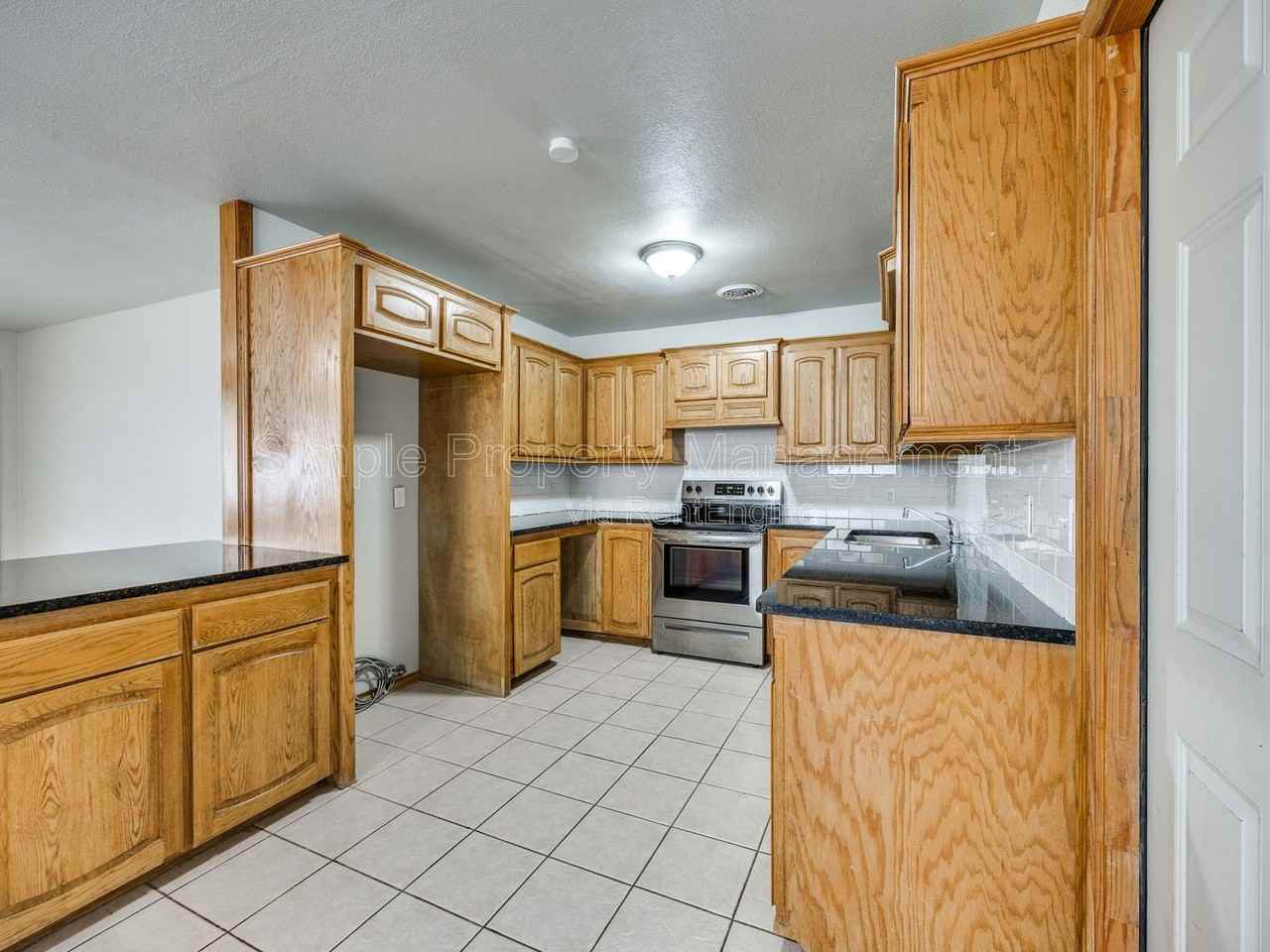 1802 S Dille Ave - Photo 4 of 23