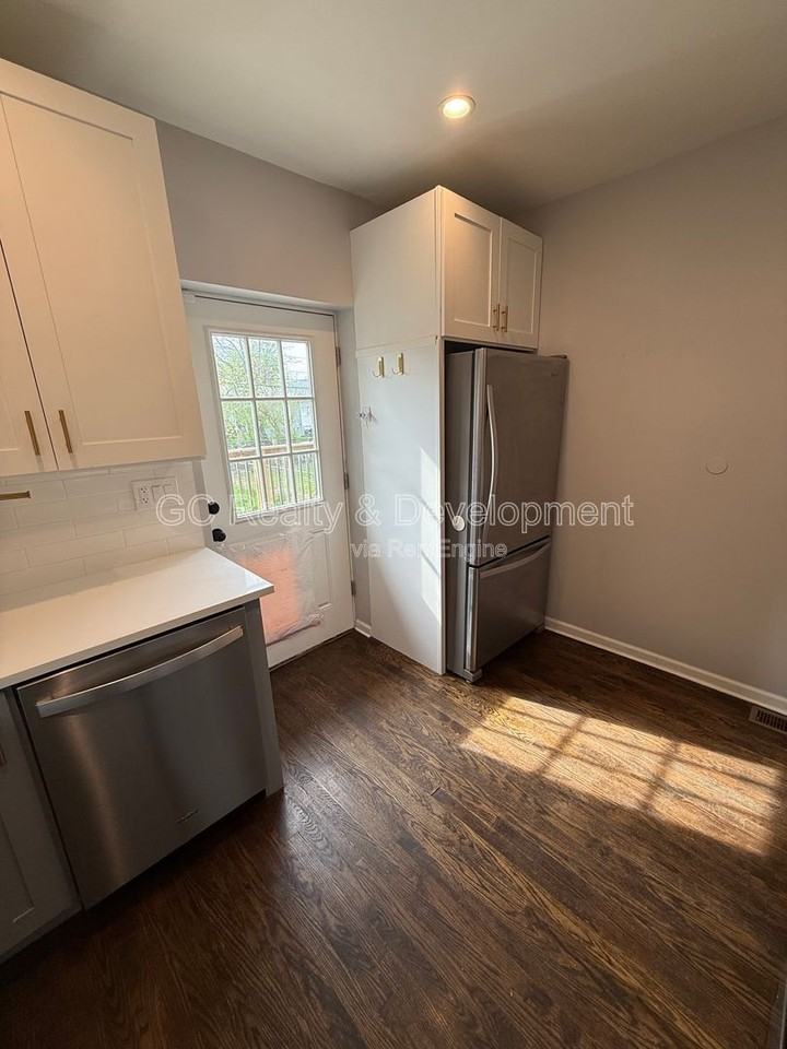 2036 S 1st Ave - Photo 5 of 15