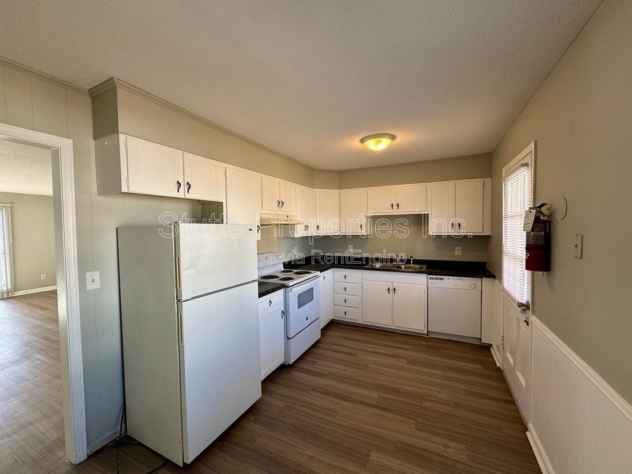 1975 Darby Dr #C2 - Photo 2 of 4