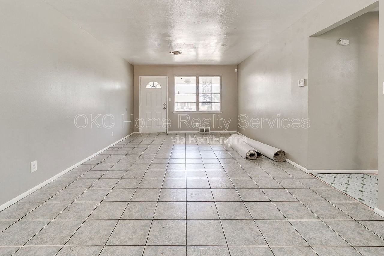 8712 Ne 25th St - Photo 3 of 15
