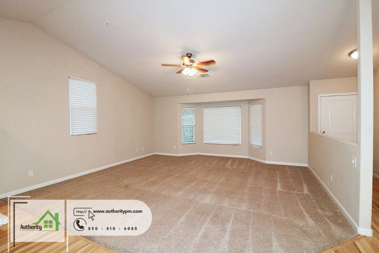 2381 Yellow Finch Way - Photo 5 of 26