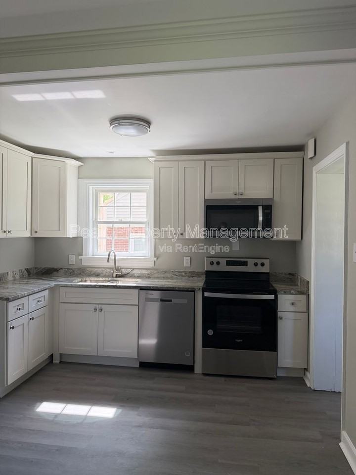 9014 Weldon Dr - Photo 3 of 10