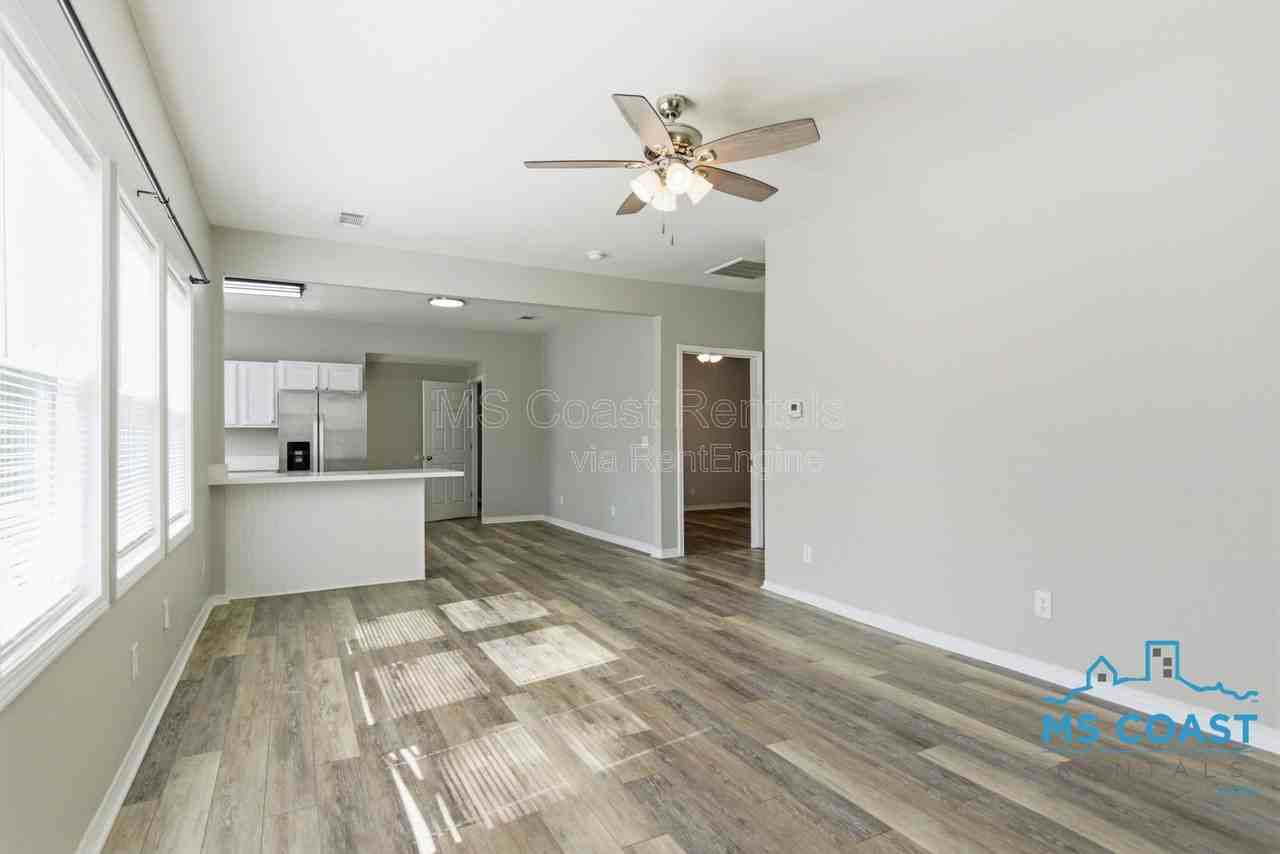 962 Thelma St - Photo 4 of 21