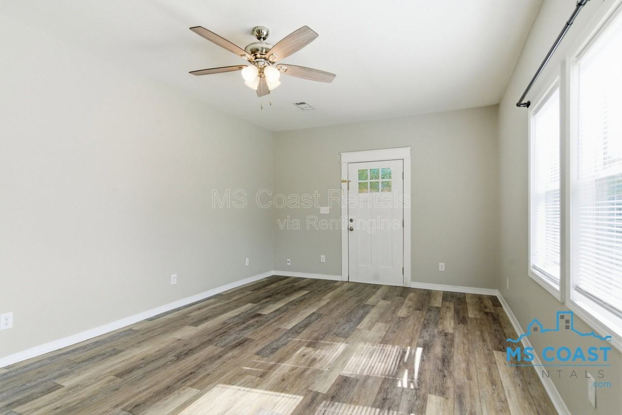 962 Thelma St - Photo 5 of 21