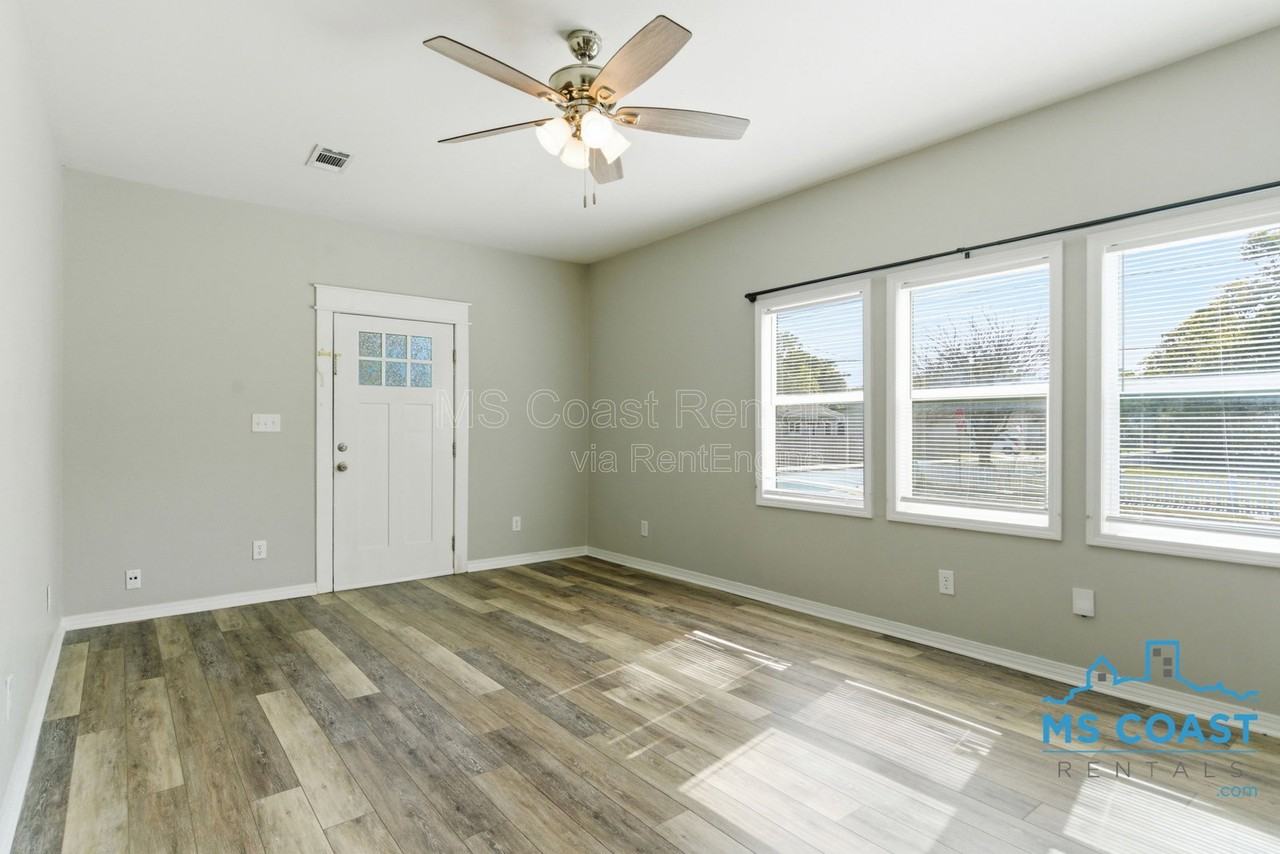 962 Thelma St - Photo 6 of 21