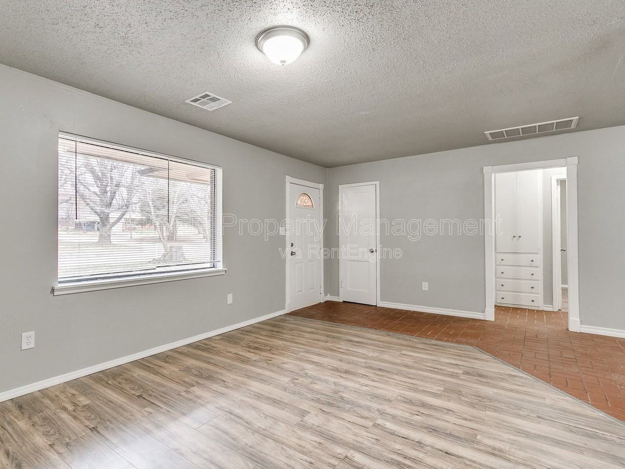 409 E Hill Dr - Photo 2 of 25