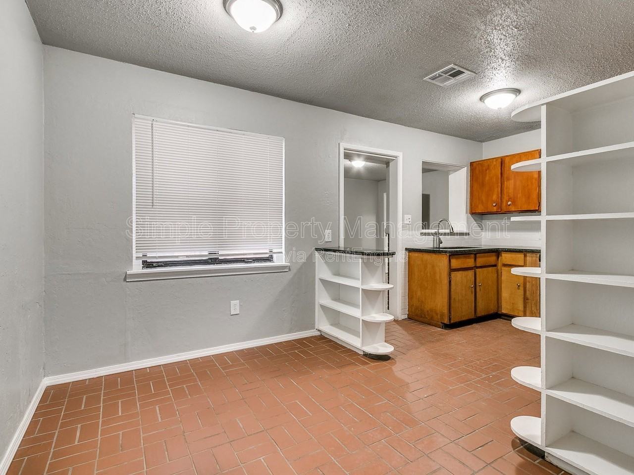 409 E Hill Dr - Photo 4 of 25