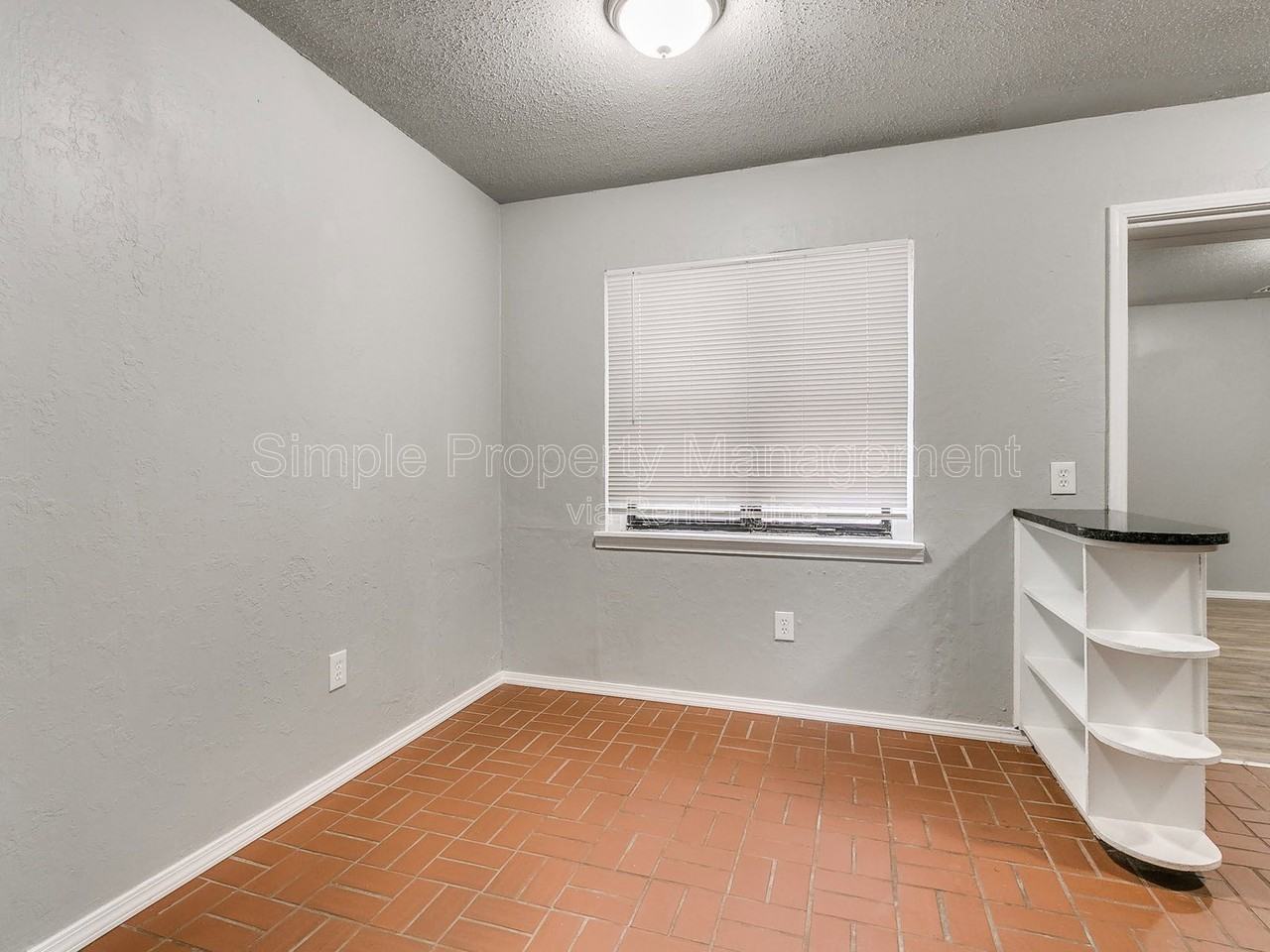 409 E Hill Dr - Photo 5 of 25