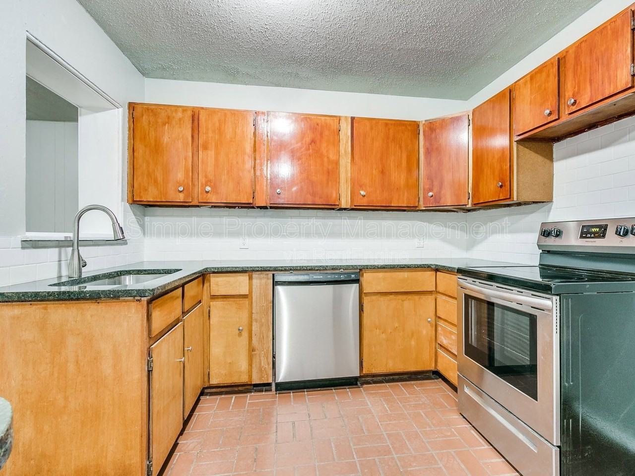 409 E Hill Dr - Photo 6 of 25