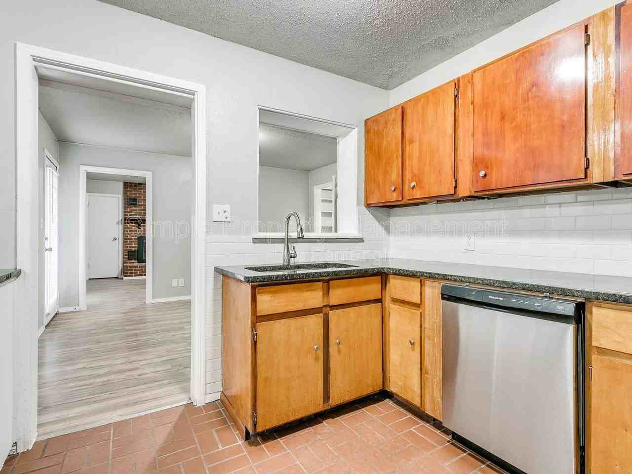409 E Hill Dr - Photo 7 of 25