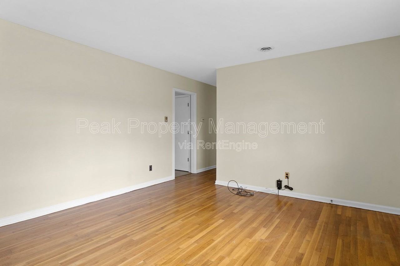 4830 Kinloch Ln - Photo 5 of 21