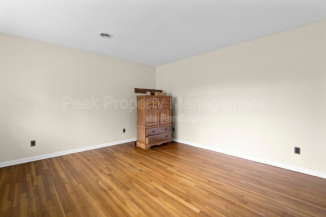 4830 Kinloch Ln - Photo 7 of 21