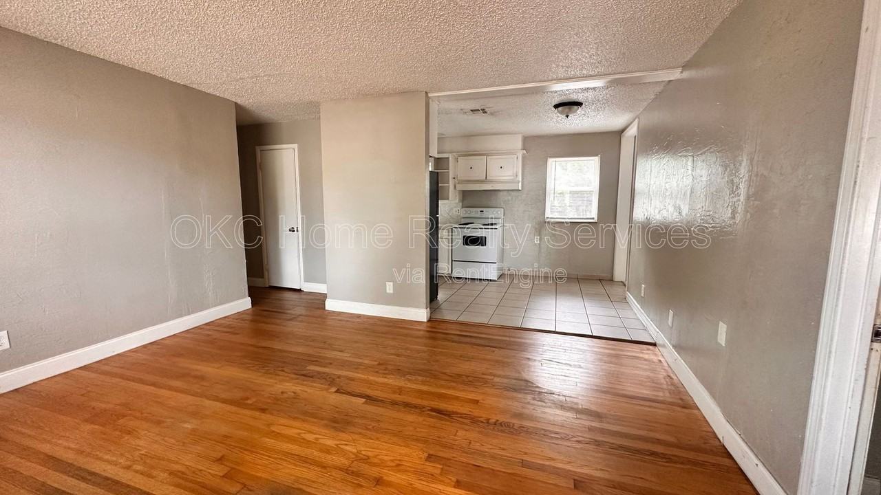 6808 Nw 59th St - Photo 3 of 25