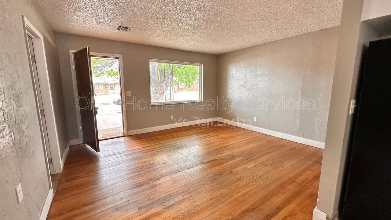 6808 Nw 59th St - Photo 4 of 25